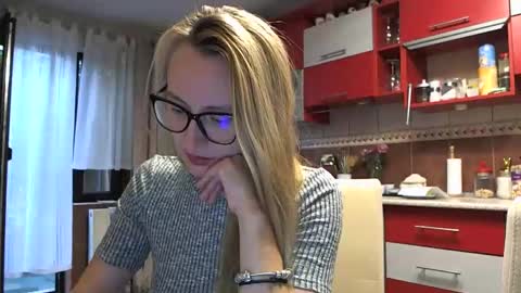 Melly online show from 09.17.25