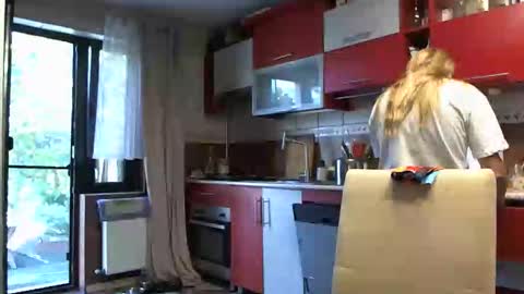 Melly online show from 09.22.25