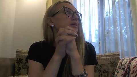 Melly online show from 10.03.25