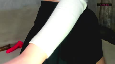 MelMooon online show from 12.21.24