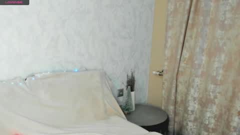 MelMooon online show from 01.23.25