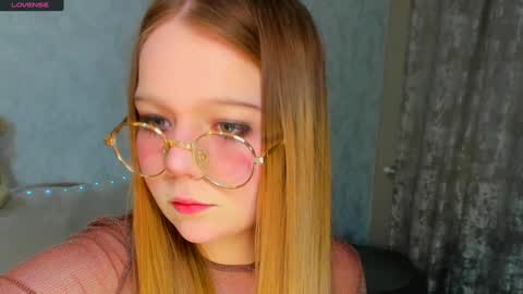 MelMooon online show from 01.26.25