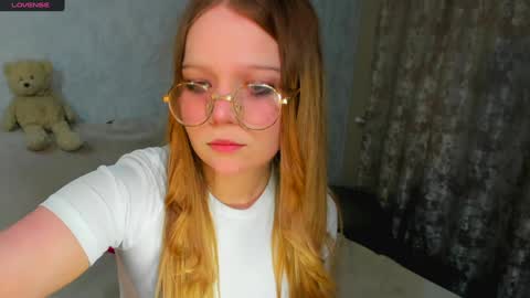 MelMooon online show from 02.01.25