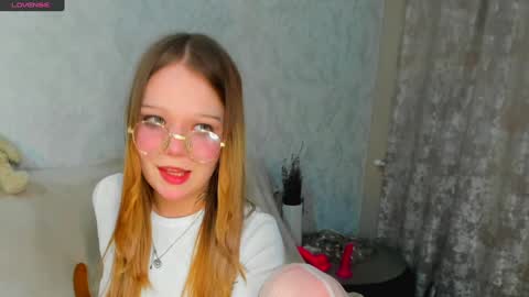 MelMooon online show from 02.03.25