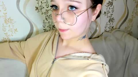 MelMooon online show from 09.29.25