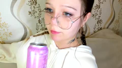 MelMooon online show from 10.13.25