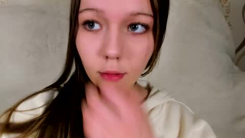 MelMooon online show from 02.21.26