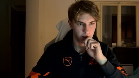 Snapshot of melodicass chatting on 01.29.25 Melodicass online show from 01.29.25