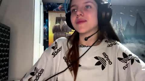 Hi Im Aria 18 years old online show from 04.18.26