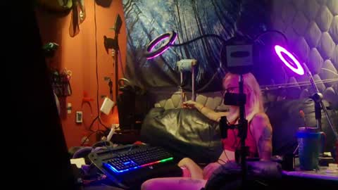 Snapshot of melonz42 chatting on 05.31.26 MageLilly Hardluv online show from 05.31.26