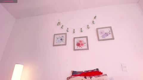 Snapshot of mely_rosee chatting on 04.22.26 online show from 04.22.26