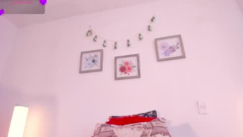 Snapshot of mely_rosee chatting on 05.22.26 online show from 05.22.26