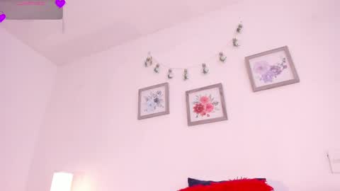 Snapshot of mely_rosee chatting on 06.01.26 online show from 06.01.26