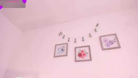 Snapshot of mely_rosee chatting on 06.30.26 online show from 06.30.26