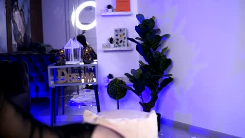 Carina  online show from 01.04.25