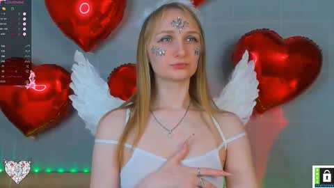 Snapshot of memento_mary chatting on 02.14.25 The princess of your dreams online show from 02.14.25