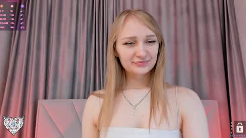 Snapshot of memento_mary chatting on 02.25.25 The princess of your dreams online show from 02.25.25