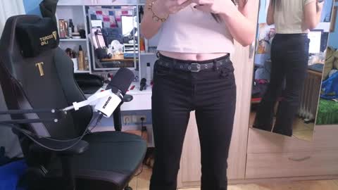 Snapshot of memikouki chatting on 01.09.25 Megumi Aina online show from 01.09.25