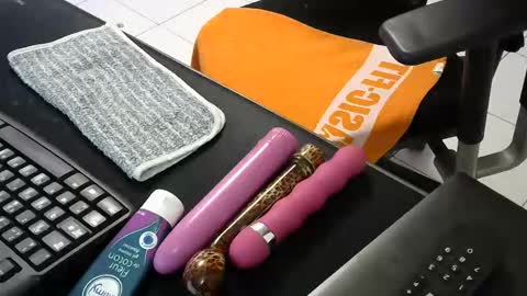 Snapshot of mentosgum chatting on 03.21.26 mentosgum online show from 03.21.26