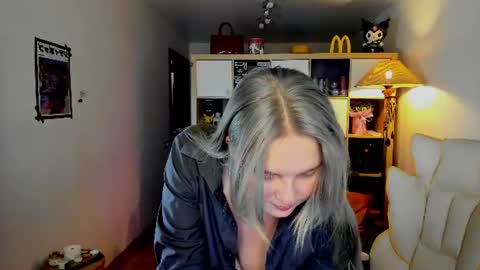 Flora  Next stream November 17th at 6  GMT online show from 07.10.26