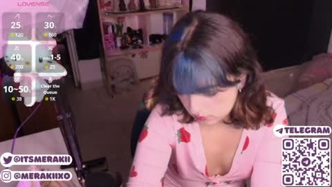Snapshot of meraki_fraise chatting on 06.11.26 online show from 06.11.26