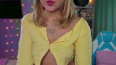 Snapshot of mercedes_robins chatting on 03.20.26 Molly online show from 03.20.26