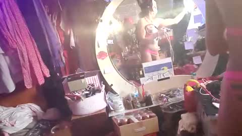 Snapshot of merelyalover chatting on 01.21.25 gurlnips online show from 01.21.25