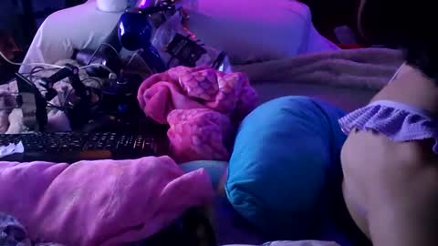 Snapshot of merelyalover chatting on 01.22.25 gurlnips online show from 01.22.25