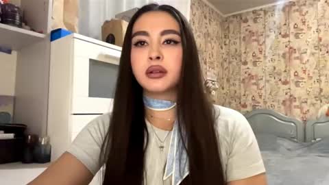 Snapshot of merlenegnoza chatting on 11.10.25 Enni online show from 11.10.25