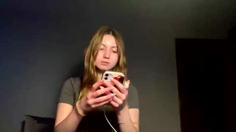 Snapshot of merlesien chatting on 12.03.25 Joan online show from 12.03.25