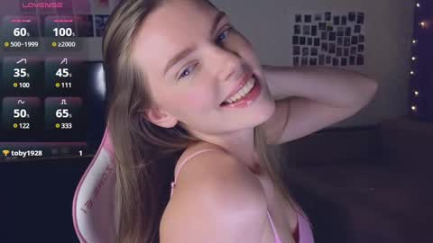 Snapshot of merry_dancers_ chatting on 01.05.25 Susan online show from 01.05.25