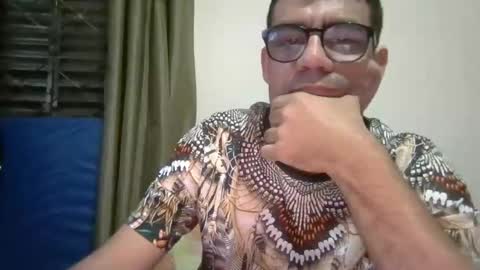 Snapshot of mersao chatting on 11.16.25 Nerd Latino online show from 11.16.25