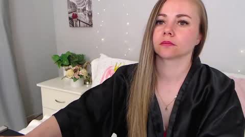 Snapshot of merycheris chatting on 04.29.26 Mery online show from 04.29.26