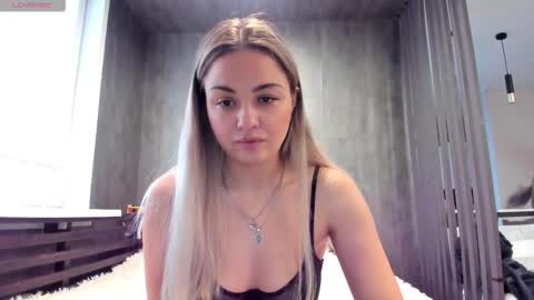 Snapshot of mia___mur chatting on 11.13.25 Mia online show from 11.13.25