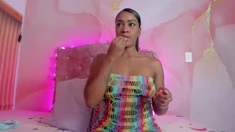 Snapshot of mia__robinson__ chatting on 11.11.25 Mia online show from 11.11.25