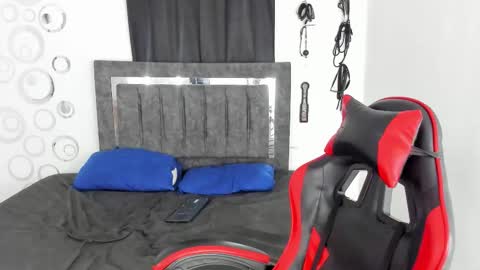 Snapshot of mia_and_kenai chatting on 11.25.25 Mia and Kenai online show from 11.25.25