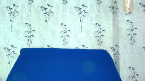 Mia  online show from 02.04.25