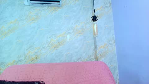 Mia  online show from 12.16.25