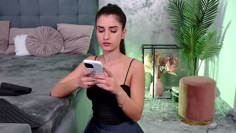 Snapshot of mia_carter99 chatting on 12.04.24 Freya Allen online show from 12.04.24