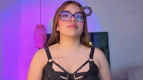 Snapshot of mia_castano chatting on 07.18.26 Mia online show from 07.18.26