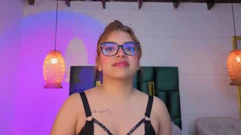 Snapshot of mia_castano chatting on 07.26.26 Mia online show from 07.26.26