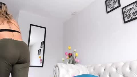 Snapshot of mia_castro81 chatting on 09.11.25 Mia Castro online show from 09.11.25