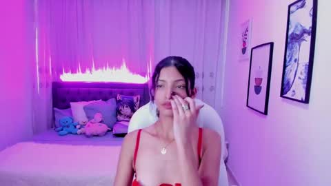 Mia online show from 11.22.25