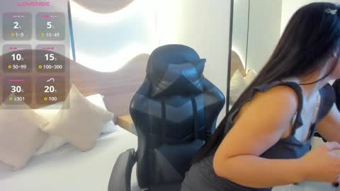 M I A  online show from 11.06.25