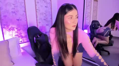 M I A  online show from 07.07.26