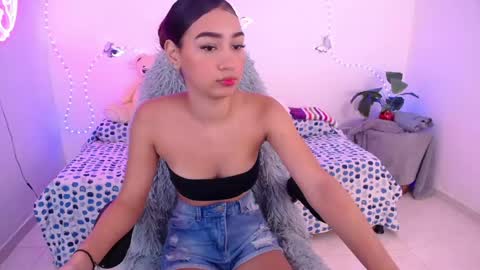 Snapshot of mia_cute_girl chatting on 06.05.26 mia_cute_girl online show from 06.05.26