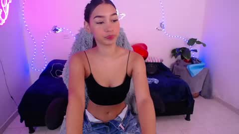 Snapshot of mia_cute_girl chatting on 06.07.26 mia_cute_girl online show from 06.07.26