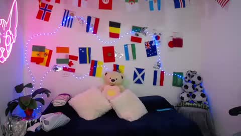 Snapshot of mia_cute_girl chatting on 06.11.26 mia_cute_girl online show from 06.11.26