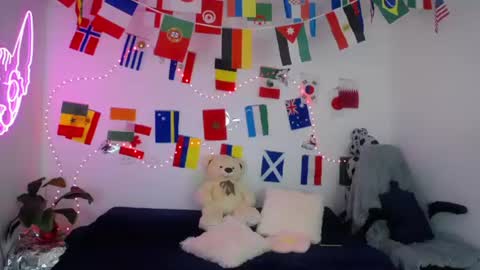Snapshot of mia_cute_girl chatting on 06.23.26 mia_cute_girl online show from 06.23.26