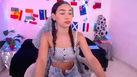 Snapshot of mia_cute_girl chatting on 06.29.26 mia_cute_girl online show from 06.29.26